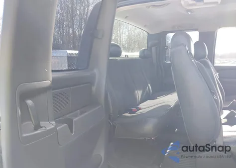 2005 Chevrolet Silverado 1500 Work Truck z USA, uszkodzony, nr VIN 1GCEK19VX5E282422